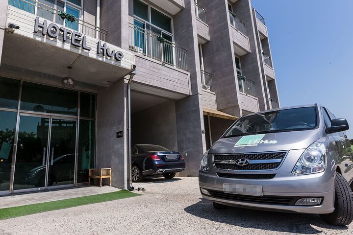 Hotel 10 of 77
