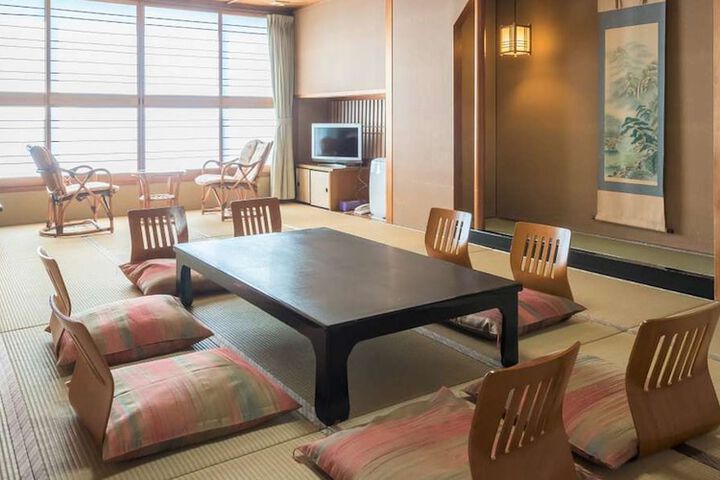 Room 8 of 43