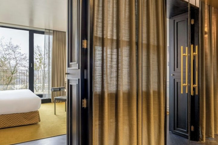 Room 32 of 71