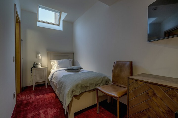 Room 12 of 61