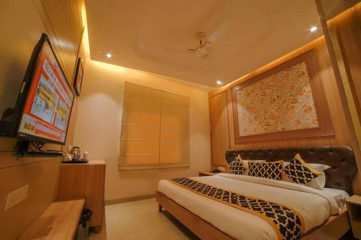 Room 6 of 14