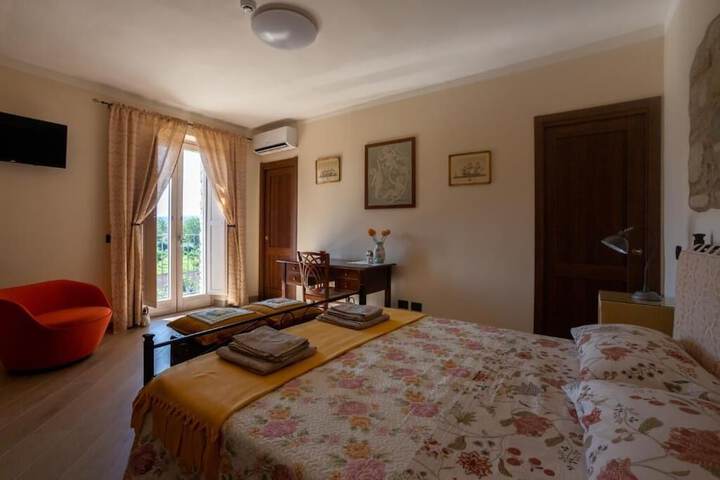 Room 2 of 19