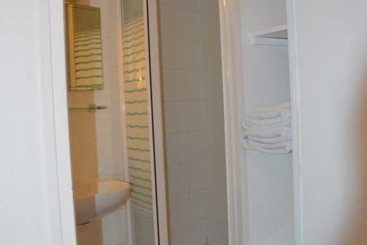 Room 32 of 52