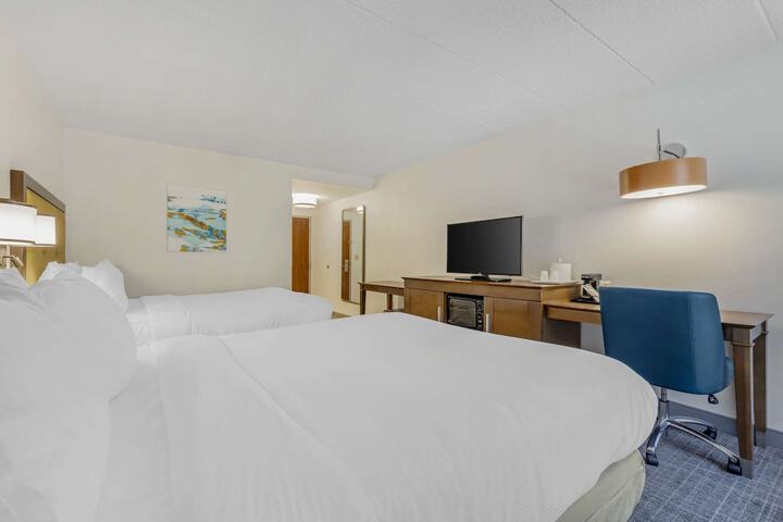 2 Queen Beds (2 of 6)