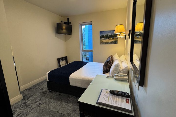 Room 70 of 116