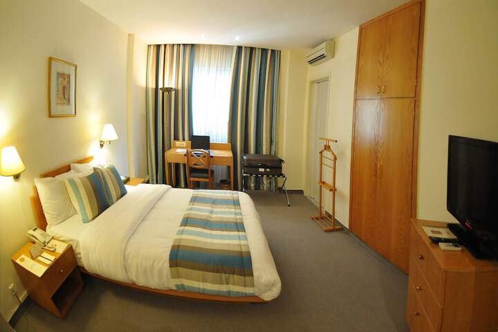 Room 14 of 99