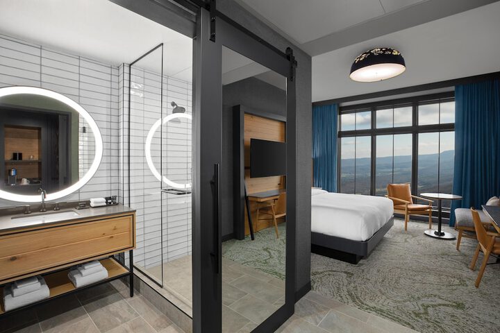 Room 51 of 223