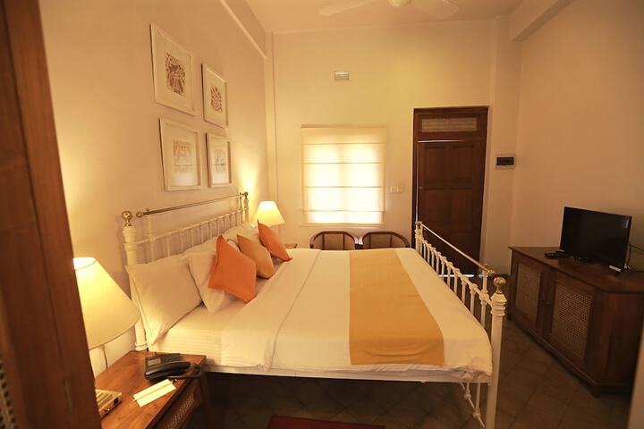 Room 7 of 36