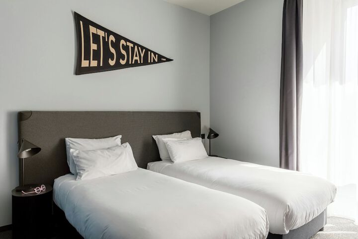 Room 37 of 123