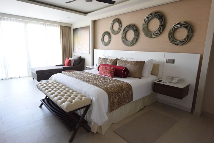 Room 12 of 213