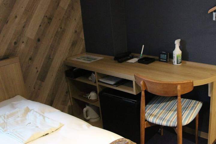 Room 17 of 40