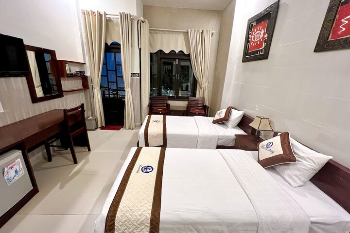 Room 18 of 153