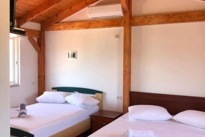 Room 2 of 59