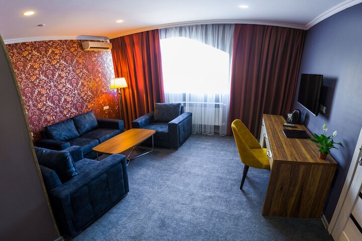 Room 27 of 46
