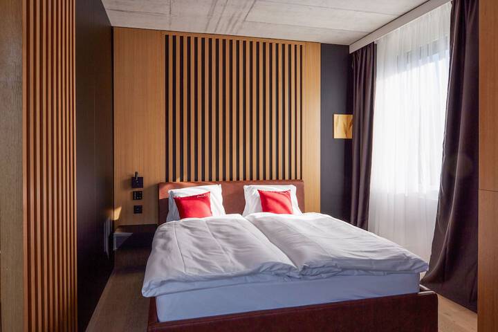 Room 10 of 38