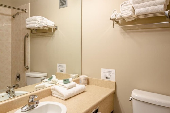 Room 204 of 266
