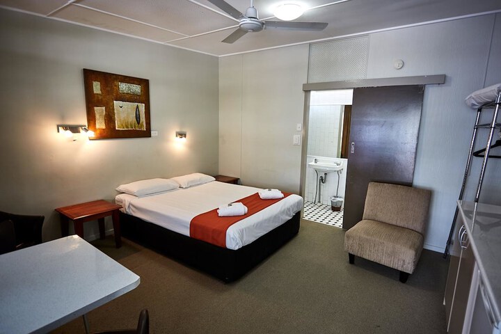 Room 12 of 32