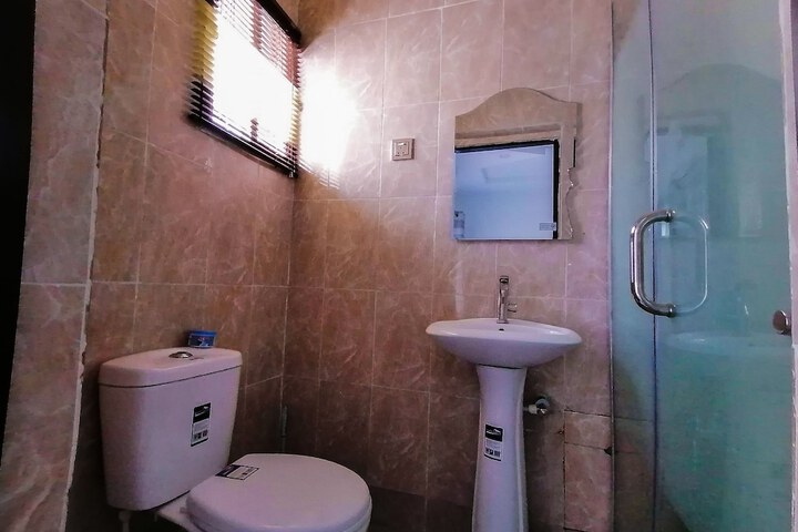 Room 10 of 20