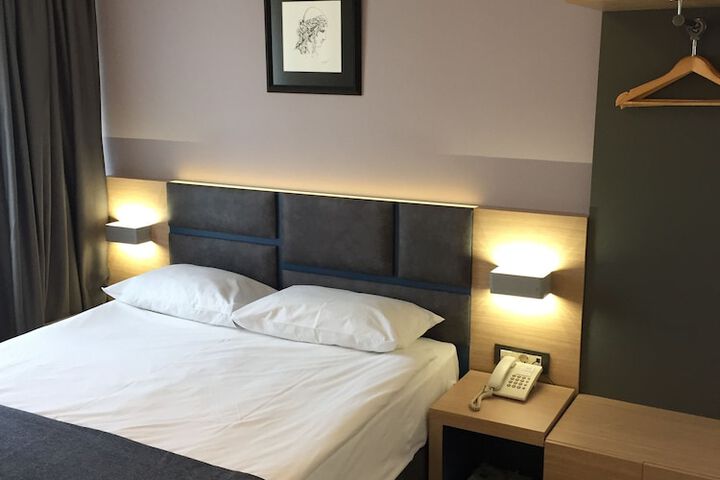 Room 15 of 41