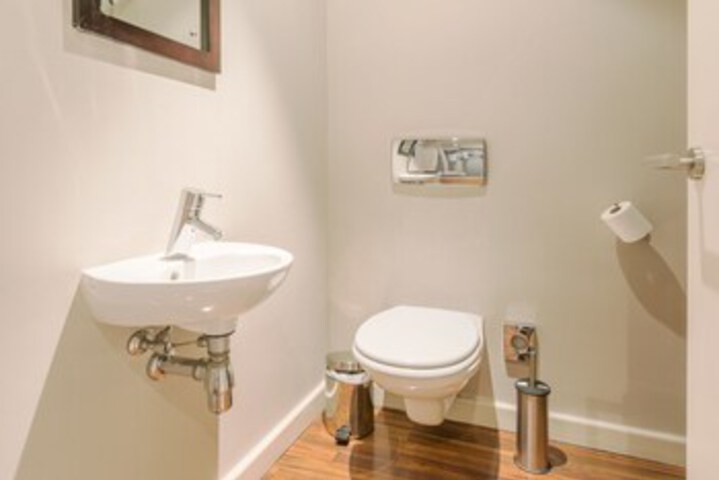 Room 2 of 18