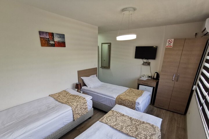 Room 10 of 42