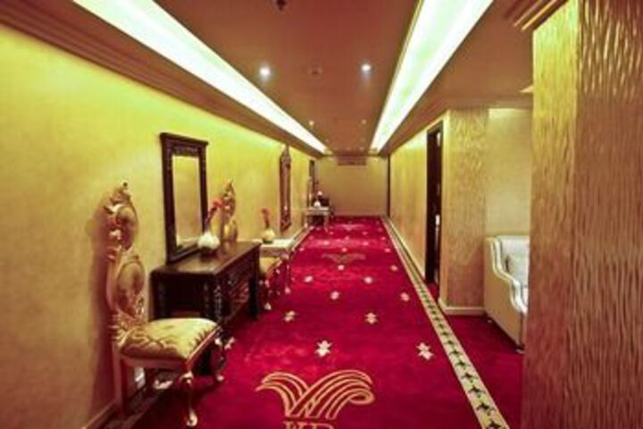 Ballroom/Hall 37 of 54