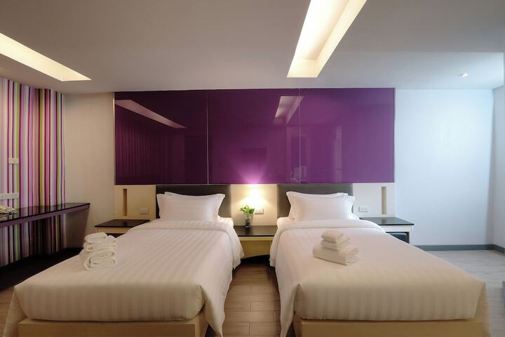 Room 13 of 36
