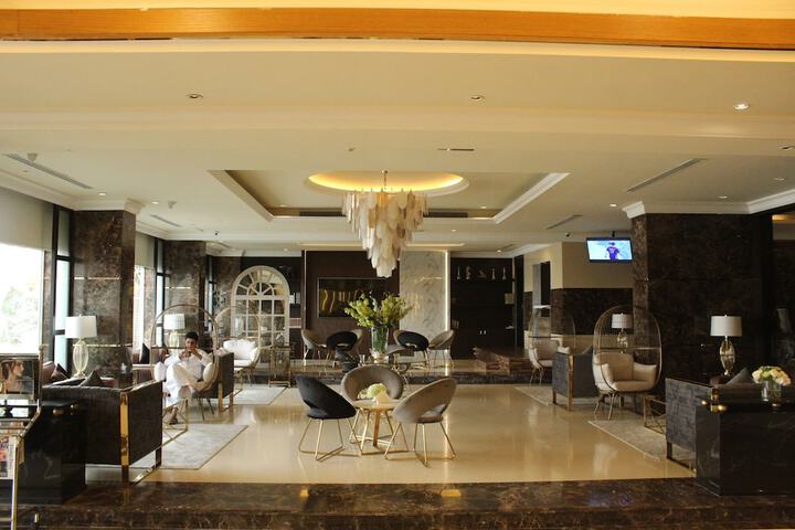 Entrance & Lobby