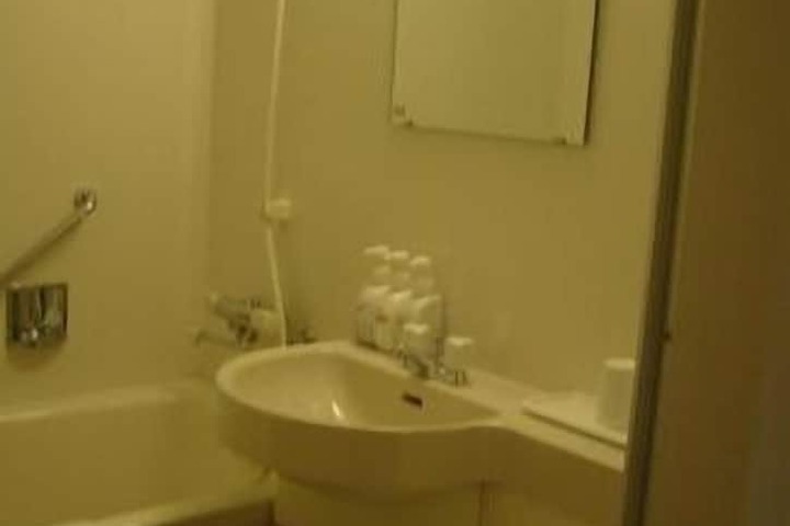 Room 12 of 18