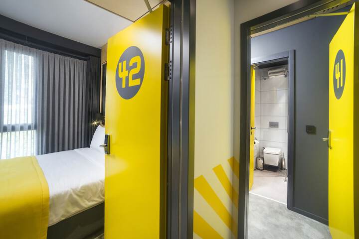 Room 8 of 30