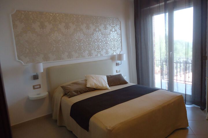 Room 3 of 95