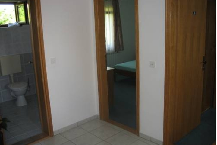 Room 8 of 14