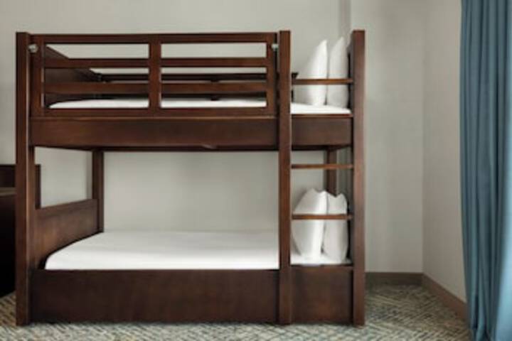 Room 25 of 204