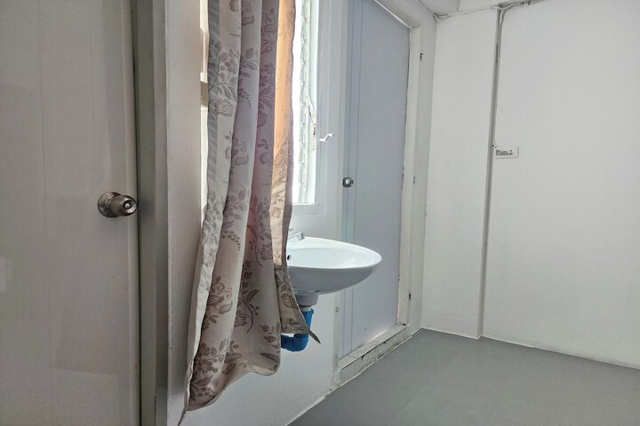 Room 5 of 35