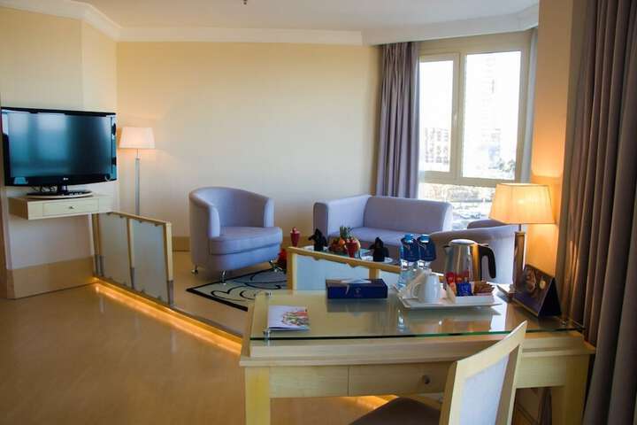 Room 27 of 61