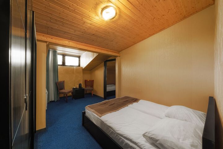 Room 30 of 104