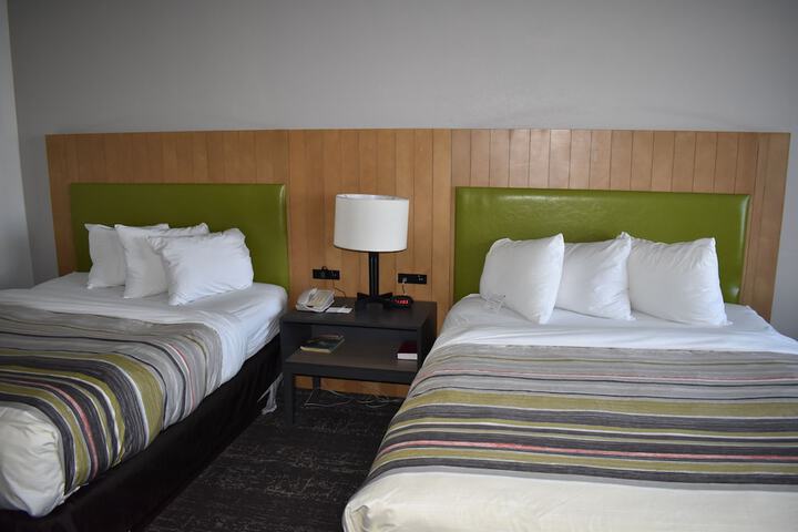 2 Queen Beds (19 of 25)