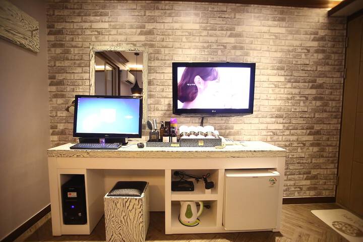 Room 12 of 24