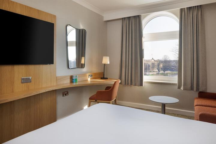 Room 17 of 103