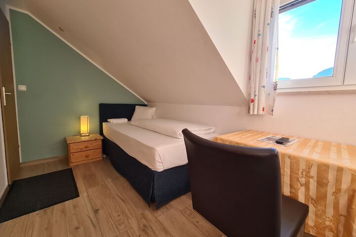 Room 12 of 62