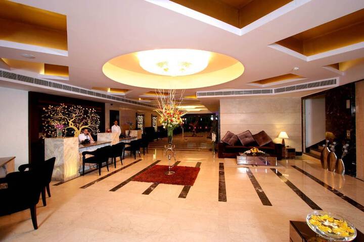 Entrance & Lobby