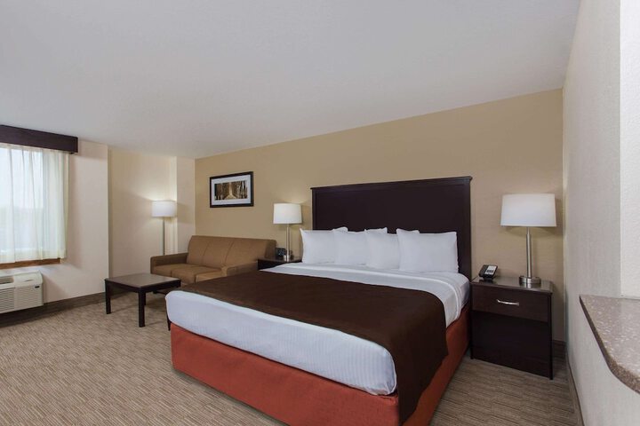 1 King Deluxe Room (9 of 15)