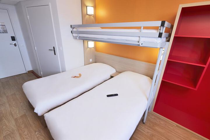 Room 15 of 34