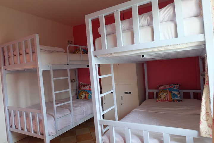 Room 2 of 37