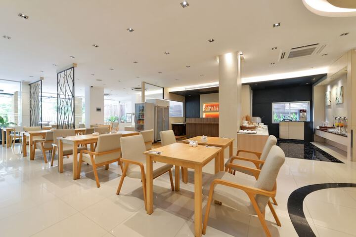 Dining 49 of 67