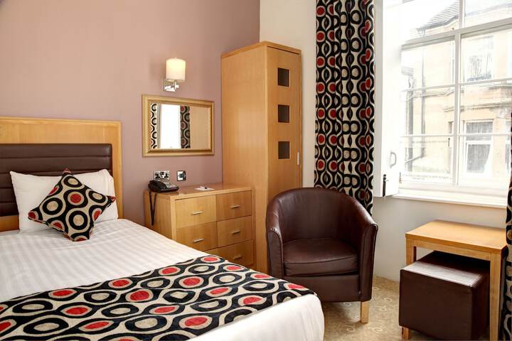 Room 4 of 35