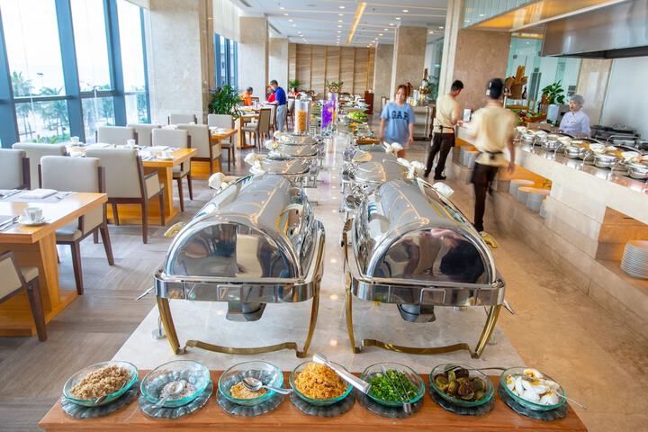 Dining 70 of 101