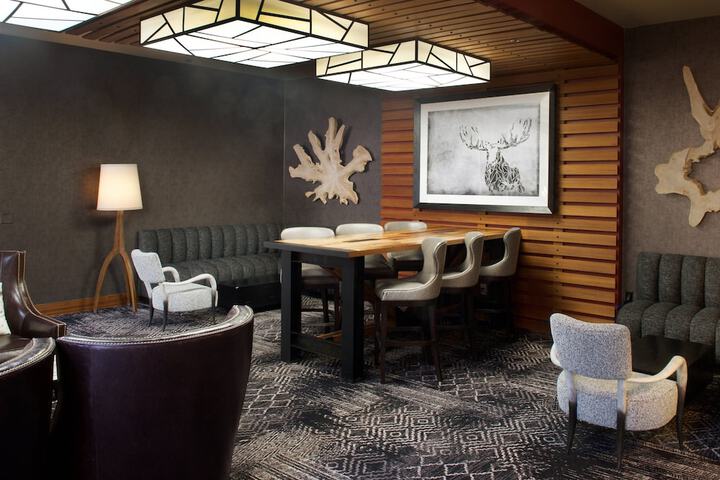 Lobby lounge