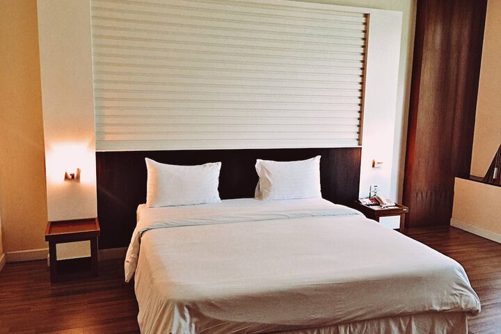 Room 12 of 37