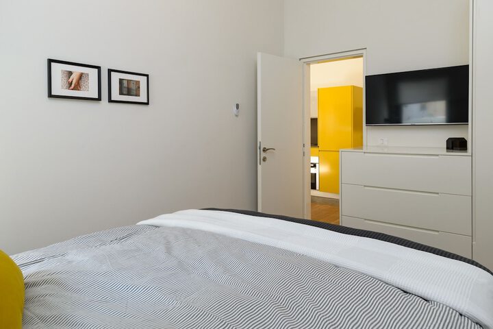 Room 8 of 60